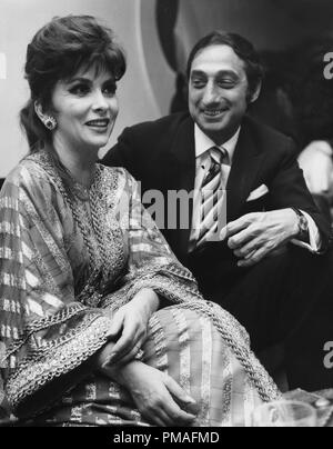 Gina Lollobrigida et bientôt son mari George Kaufman dans une boîte de nuit de Londres, 1970 © CCR /Le Hollywood Archive - Tous droits réservés référence #  32633 699THA Banque D'Images