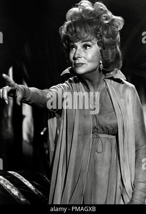 Agnes Moorehead dans charcter Endora comme '' in 'Bewitched' vers 1965 Screen Gems/ABC référence #  32733 318THA Banque D'Images