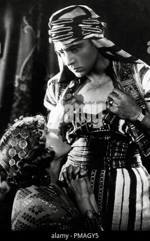 Rudolph Valentino et Vilma Banky, 'Ssur du Sheik' de référence de dossier 32733 1926 334THA Banque D'Images