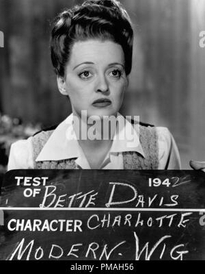 Bette Davis, "Maintenant, Voyager' 1942 Warner Bros. Cinema Publishers Collection - Pas de presse - pour un usage éditorial uniquement référence au fichier #  32733 446THA Banque D'Images