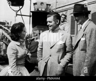 Vivien Leigh et Clark Gable avec le directeur Victor Fleming sur l'ensemble de "Autant en emporte le vent" de référence de dossier MGM 1939 32733 562THA Banque D'Images