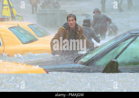 Au milieu d'une terrible inondation, Jake Gyllenhaal recherche son ami "Après-demain" (2004) Banque D'Images