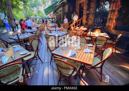 Coyoacan, Mexico City, Mexico-20 Avril, 2018 : Trendy Mexican Restaurant servant des aliments national Banque D'Images