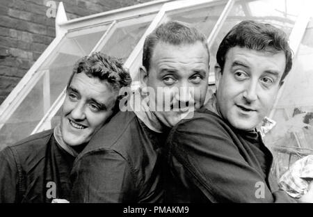 Bernard Cribbins, David Lodge, Peter Sellers deux 'Extensible' (1960) British Lion Films de référence de dossier 33300 594 THA Banque D'Images