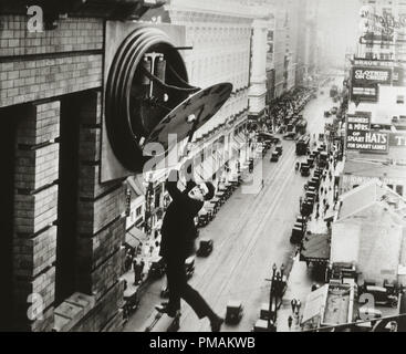 Harold Lloyd, 'Safety Last' (1923) de référence de dossier d'échange Pathé 33300 728THA Banque D'Images