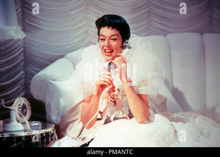 Studio publicité Still : 'Auntie Mame' Rosalind Russell 1958 Warner référence du fichier 32039 199THA Banque D'Images