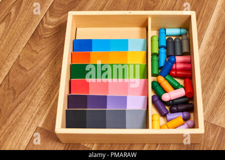 Gamme de couleurs bois Montessori Banque D'Images