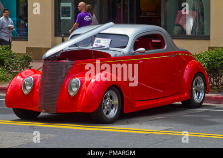 Red 1937 Ford coupe hot rod Banque D'Images