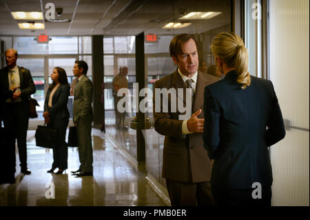 Rhea Seehorn comme Kim Wexler et Bob Odenkirk comme Jimmy- McGill mieux appeler Saul Saison 2, Crédit photo : Ursula Coyote/Sony Pictures Television/ AMC Banque D'Images