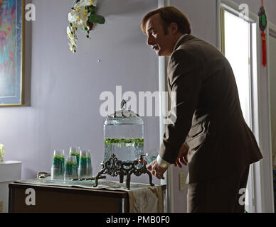 Bob Odenkirk comme Jimmy - McGill mieux appeler Saul Saison 2, épisode 1 - Crédit photo : Ursula Coyote/Sony Pictures Television/AMC Banque D'Images