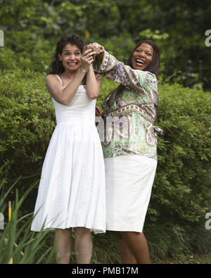 Queen Latifah, Katie Holmes "Argent" (2008) Overture Films Banque D'Images