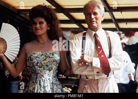 Photo du film ou encore la publicité de 'Blaze' Lolita Davidovich, Paul Newman © 1989 Touchstone Pictures Tous droits réservés de référence de dossier 33025 053THA pour un usage éditorial uniquement Banque D'Images
