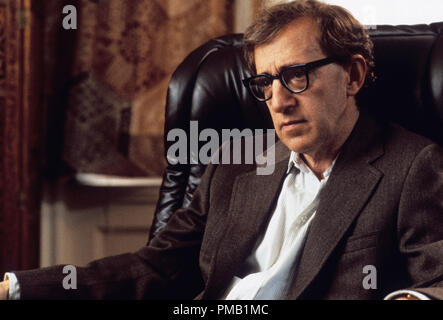 Photo du film ou encore la publicité de "New York Stories" (Zelig) Woody Allen © 1989 Touchstone Pictures Tous droits réservés de référence de dossier 33025 065THA pour un usage éditorial uniquement Banque D'Images