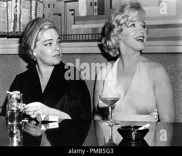 Simone Signoret, Marilyn Monroe, vers 1960 référence #  33536 545THA Banque D'Images