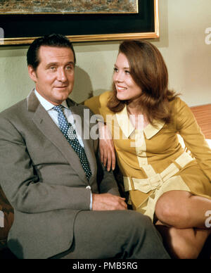 Diana Rigg, Patrick Macnee, 'The Avengers' vers 1965 référence #  33536 642THA Banque D'Images