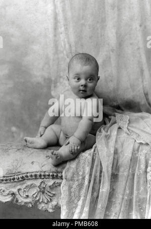 Buster Keaton à 6 mois à Davenport, Iowa (1896) #  de référence de fichier 33536 752THA pour un usage éditorial uniquement - Tous droits réservés Banque D'Images