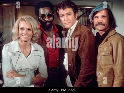 Angie Dickinson, Ed Bernard, Earl Holliman, Charles Dierkop, 'Police Woman' vers 1976 Référence de dossier de NBC 32337 326THA Banque D'Images