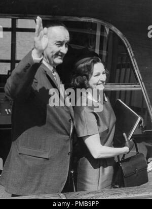 Le Président Lyndon B. Johnson et Lady Bird Johnson, 1966 Référence #  32557 Fichier 928THA Banque D'Images