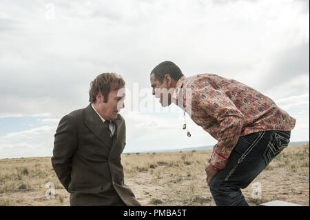 Comme Bob Odenkirk Saul Goodman et Michael Mando comme Nacho Varga - MIEUX APPELER SAUL - Saison 1, épisode 2 - Crédit photo : Lewis Jacobs/AMC Banque D'Images