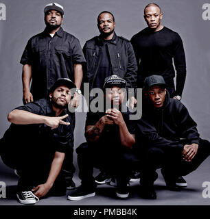 (Dans le sens horaire, à partir du haut à gauche) Producteur ICE CUBE, Directeur/Producteur F. GARY GRAY, producteur DR. DRE, COREY HAWKINS comme Dr. Dre, JASON MITCHELL comme Eazy-E et O'Shea JACKSON, Ice Cube JR. comme sur l'ensemble des 'Straight Outta Compton'. Qui nous ramène là où tout a commencé, le film raconte l'histoire vraie de la façon dont ces rebelles culturels armés seulement de leurs paroles, swagger, bravado et talent brut s'est levé pour les autorités que cela a représenté pour les réduire et ont formé le groupe le plus dangereux au monde, N.W.A. Banque D'Images