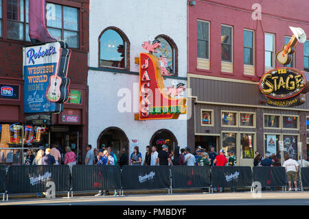 L'honky-tonks à Nashville, Tennessee. Banque D'Images