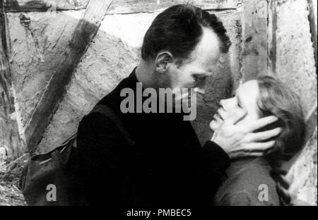 Max Von Sydow, Liv Ullmann, 'Hour of the Wolf" (1968) Lopert Pictures Corporation Référence #  33371 619THA Banque D'Images