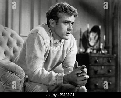 James Dean, 'est d'Eden" 1955 Warner Bros. référence #  33371 Fichier 698THA Banque D'Images