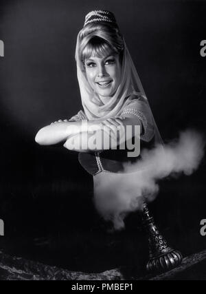 Barbara Eden portant un costume harem dans un portrait publicitaire pour "Je rêve de Jeannie', vers 1966 référence #  33371 861THA Banque D'Images