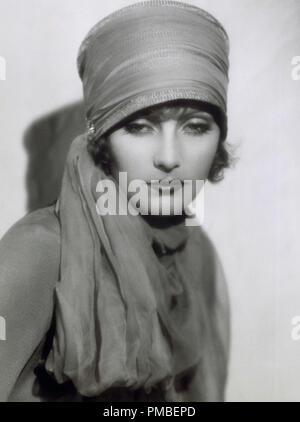 Greta Garbo 'Les Temptress' (1926) MGM Photo de Ruth Harriet Louise référence #  33371 872THA Banque D'Images