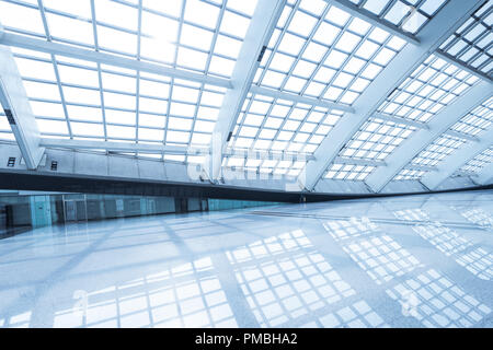 Intérieur de la galerie marchande de l'aéroport de Pékin moderne de la station de métro Banque D'Images