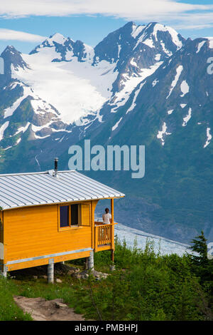 Randonnée au Glacier Spencer Service Forestier, Banc de la cabine, la Forêt Nationale de Chugach Alaska. Banque D'Images