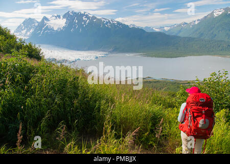 Randonnée au Glacier Spencer cabine, banc, la Forêt Nationale de Chugach Alaska. Banque D'Images