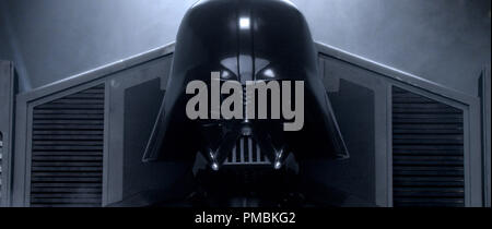 À peine en vie d'un être humain vient une nouvelle menace pour la galaxie : Dark Vador (Hayden Christensen) dans Star Wars : Episode III - La Revanche des Sith. TM & © 2005 Lucasfilm Ltd. Tous droits réservés. Banque D'Images