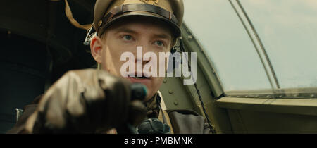 Le capitaine Russell Allen 'Phil' Phillips (DONALD MORMAER GLEESON) mans les contrôles dans "Unbroken" Banque D'Images