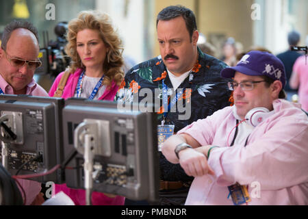 Gary Valentine, Ana Gasteyer, Kevin James et le réalisateur Andy Fickman sur l'ensemble de Columbia Pictures, PAUL BLART : MALL COP 2. Banque D'Images