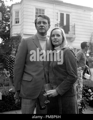 Richard Crenna et femme Penni Sweeney lors d'une fête à Beverly Hills, Californie 1967. © CCR /Le Hollywood Archive - Tous droits réservés référence #  32603 278THA Banque D'Images