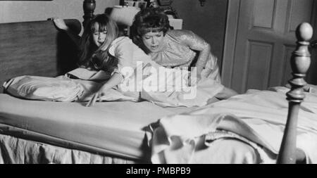 Linda Blair et Ellen Burstyn dans 'l'Exorciste', 1973 Warner Bros. référence #  32603 385THA Banque D'Images