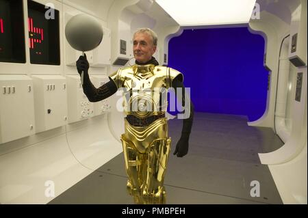 Anthony Daniels en costume comme C-3PO dans Star Wars Episode III : La Revanche des Sith' (2005) #  de référence de fichier 32603 467THA Banque D'Images