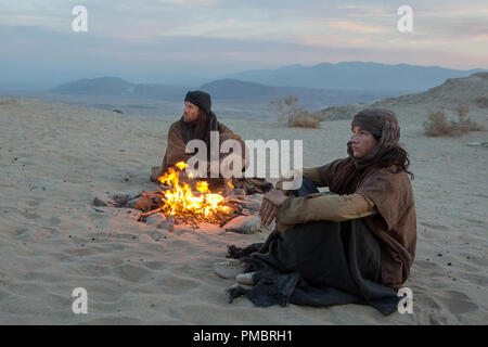 (L à r) Ewan McGregor stars comme 'Jésus' et Tye Sheridan comme 'Son' dans l'imaginaire de Jésus chapitre quarante jours de jeûne et prière, DERNIERS JOURS DANS LE DÉSERT, un large Green Images de presse. Credit : Gilles Mingasson / Large Green Images Banque D'Images