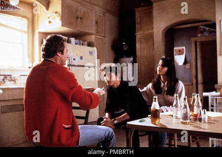 Publicité studio de toujours 'cocktail' Bryan Brown, Tom Cruise et Gina Gershon © 1988 Touchstone Pictures Tous droits réservés de référence de dossier 32914 059THA pour un usage éditorial uniquement Banque D'Images