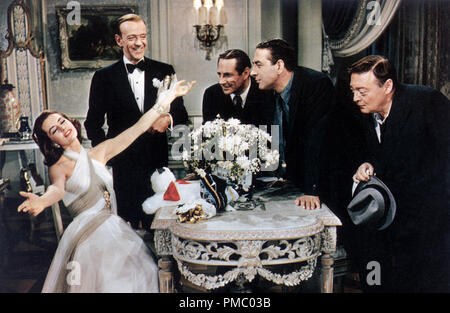 Cyd Charisse, Fred Astaire, Peter Lorre, bas de soie' 1957 MGM Référence de dossier #  33480 700THA Banque D'Images