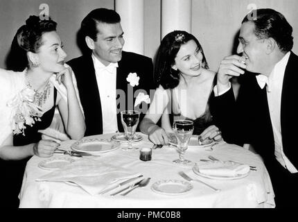 Olivia de Havilland, Laurence Olivier, Vivien Leigh, et le producteur David Selznick, 1939 Référence #  33480 Fichier 984THA Banque D'Images