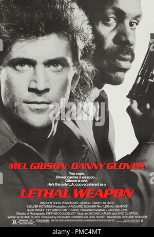 Mel Gibson, Danny Glover, l'arme fatale (Warner Brothers, 1987). Référence de fichier affiche #  33595 879THA Banque D'Images