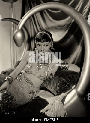 Claudette Colbert, dans 'Cleopatra' (Paramount, 1934). Référence #  33635 Fichier 082THA Banque D'Images