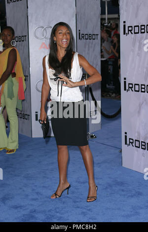 "I, Robot" Premiere 7-7-2004 Jada Pinkett Smith Photo par Joseph Martinez / PictureLux 21872 Numéro de référence de dossier 0163PLX pour un usage éditorial uniquement - Tous droits réservés Banque D'Images