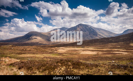 Le Mont Noir groupe de montagnes, y compris un Stob' Ghlais Dromore West et Creise, lieu de la sombre paysage de tourbière de Rannoch Moor dans l'Ouest hig Banque D'Images