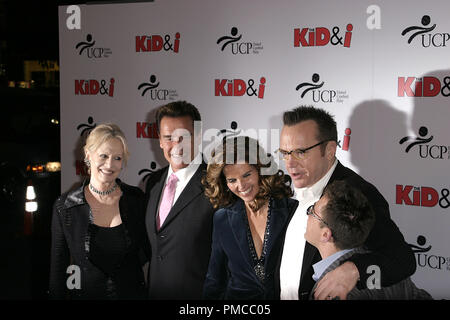 'The Kid & I' (création) Penelope Spheeris, Arnold Schwarzenegger, Maria Shriver, Tom Arnold, Eric Gores 11-28-2005 / le Grauman's Chinese Theatre / Hollywood, CA / films / Roues Photo par Joseph Martinez - Tous droits réservés référence #  22540 0086PLX pour un usage éditorial uniquement - Tous droits réservés Banque D'Images