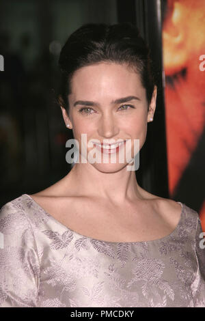 Blood Diamond (création) Jennifer Connelly 12-6-2006 / Grauman's Chinese Theatre / Hollywood, CA / Warner Bros Entertainment / Photo par Joseph Martinez / PictureLux 22869 Numéro de référence de dossier 0044-picturelux pour un usage éditorial uniquement - Tous droits réservés Banque D'Images