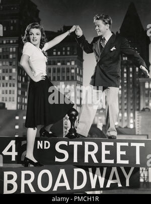 Mickey Rooney, Judy Garland, dans 'Babes on Broadway' (MGM, 1941). Photo par Clarence Sinclair Bull référence #  33635 Fichier 278THA Banque D'Images