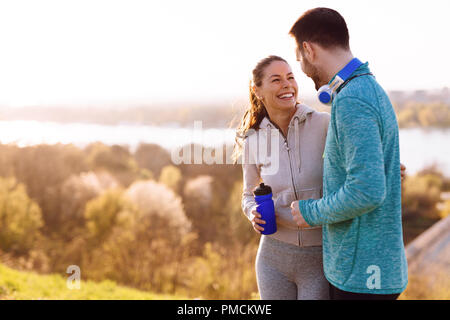 Happy young couple moments romantiques Banque D'Images